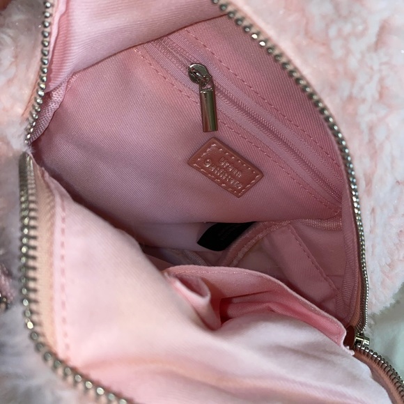 Fuzzy mini backpack - Picture 3 of 3